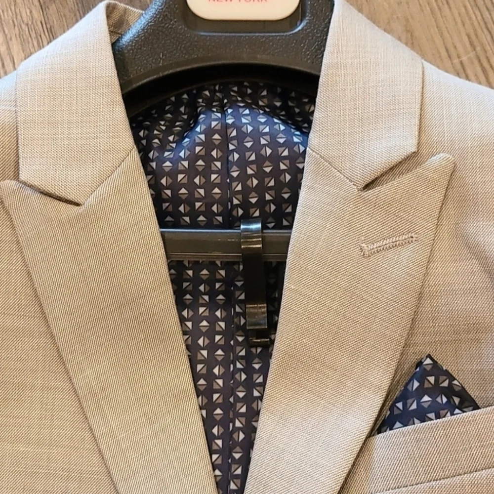 Isaac Mizrahi Slim Fit Light Grey 2 Piece Suit Size 18
